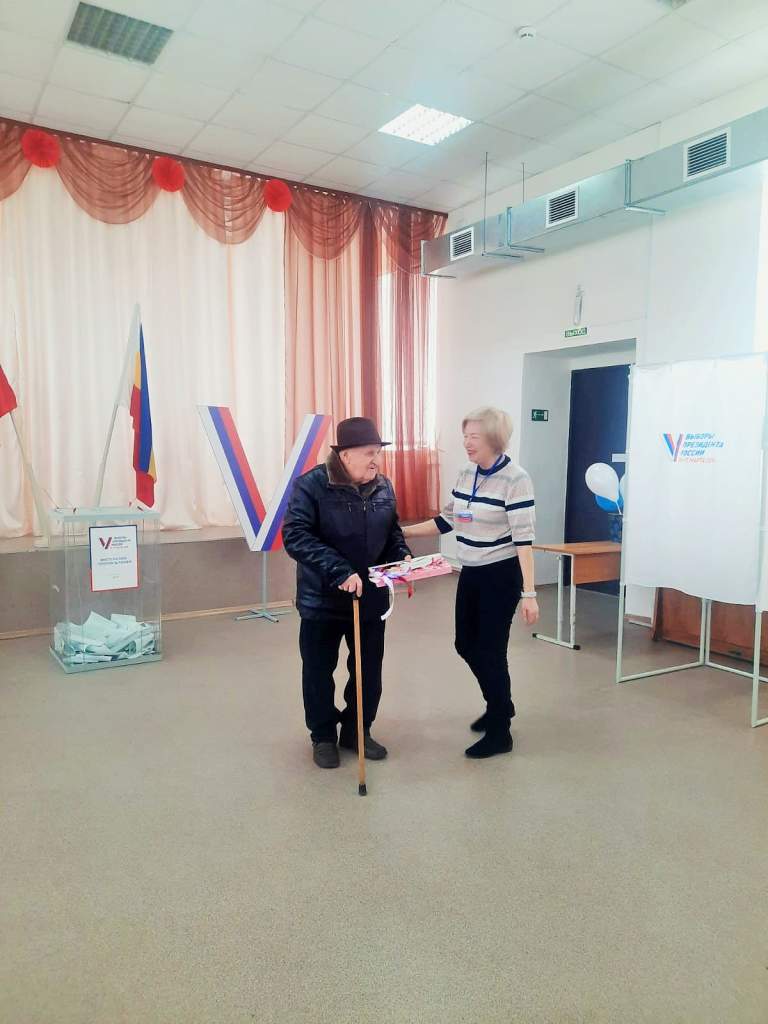 100-летний житель Донецка проголосовал на выборах Президента РФ